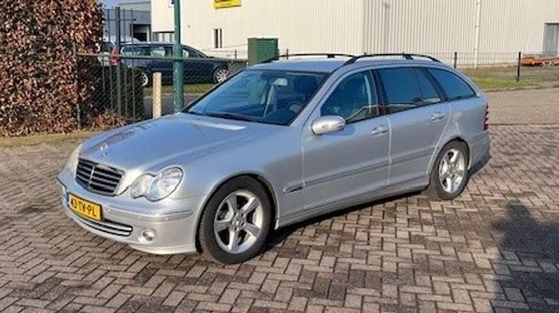 Zilver Occasion 2006 Mercedes C220 Avantgarde Stationwagen | € 2.440 (Goede deal) - Afbeelding 1/4