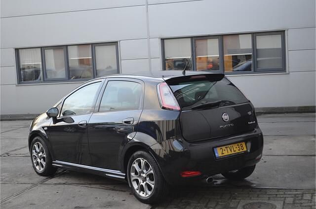 Occasion Fiat Punto Evo Lounge 101 PK (74 kW) 2014 Zwart (metallic) Hatchback