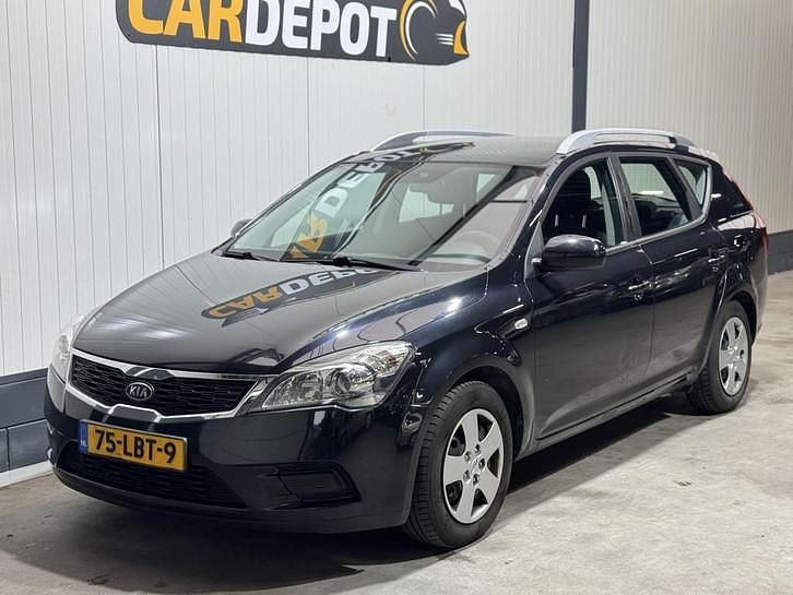 Zwart Occasion 2010 Kia Ceed Hatchback | € 2.898 (Eerlijke prijs) - Afbeelding 1/4