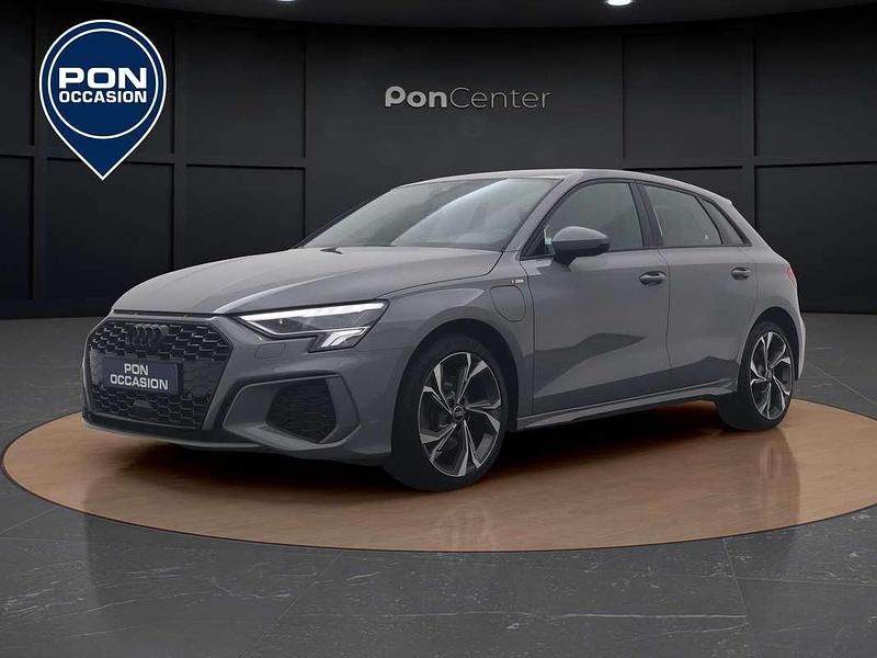 Grijs Gebruikt 2022 Audi A3 Sportback e-tron Advanced Sedan | € 31.950 (Iets duurder) - Afbeelding 1/3