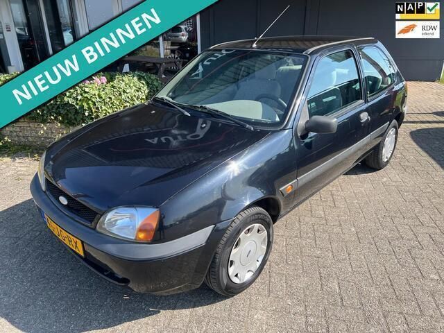 Zwart Gebruikt 2002 Ford Fiesta Hatchback | € 1.145 (Eerlijke prijs) - Afbeelding 1/4