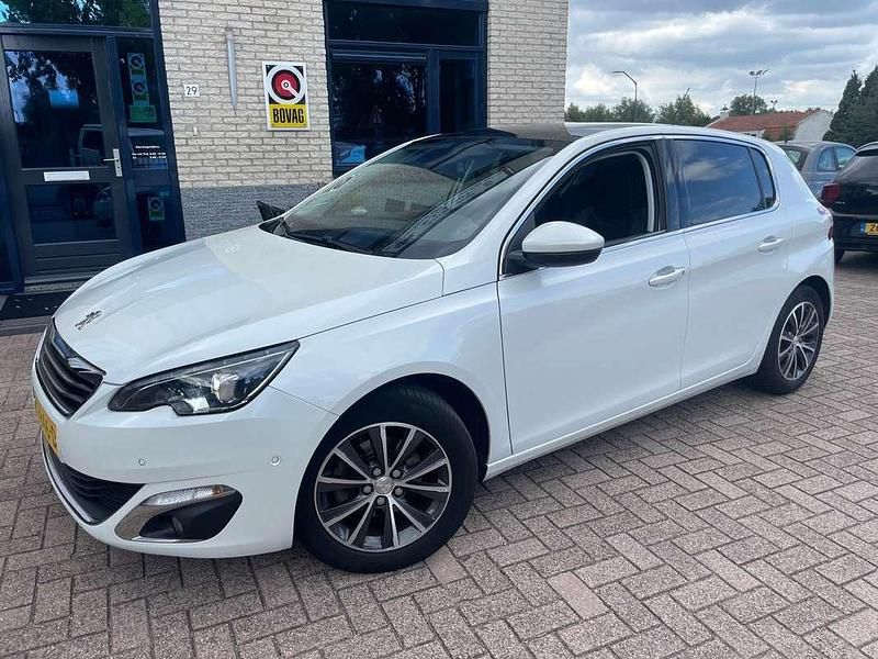 Wit Gebruikt 2016 Peugeot 308 Allure Hatchback | € 7.445 (Goede deal) - Afbeelding 1/4