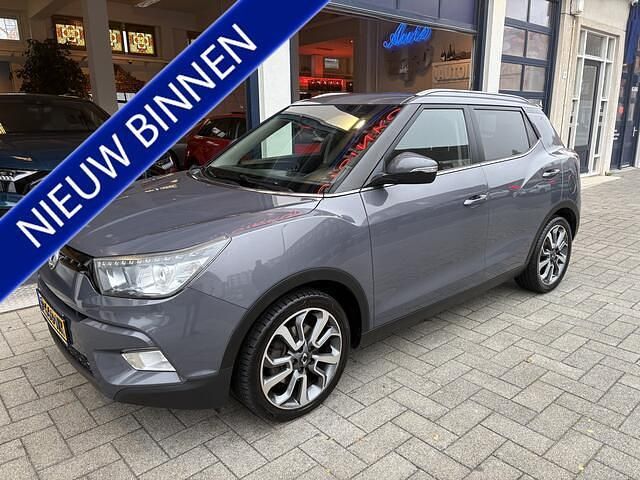 Grijs Occasion 2016 Ssangyong (KGM) Tivoli Quartz SUV | € 6.999 - Afbeelding 1/4