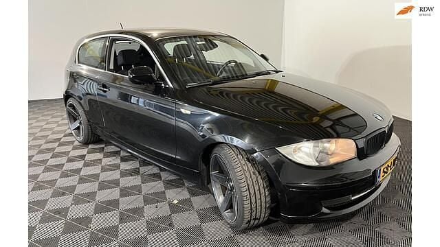 Zwart Gebruikt 2010 BMW 116 Hatchback | € 2.750 (Goede deal) - Afbeelding 1/4