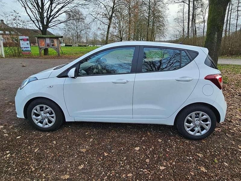 Wit Occasion 2019 Hyundai i10 Comfort Hatchback | € 8.250 (Goede deal) - Afbeelding 1/4