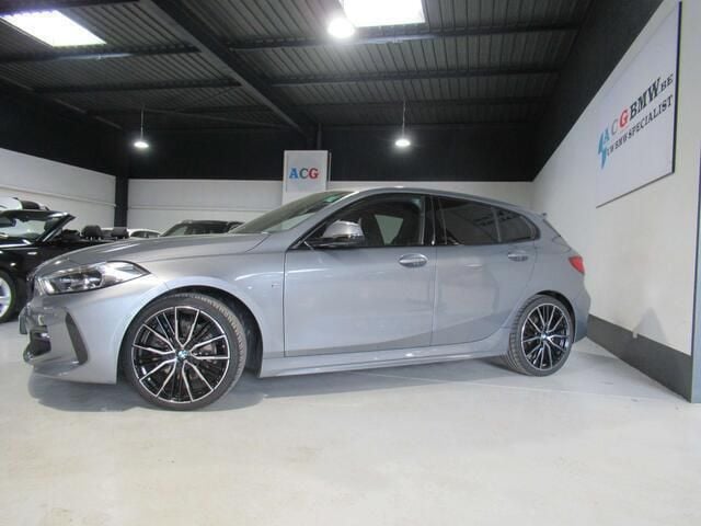 Occasion BMW 118 Shadowline 136 PK (100 kW) 2023 Grijs Hatchback
