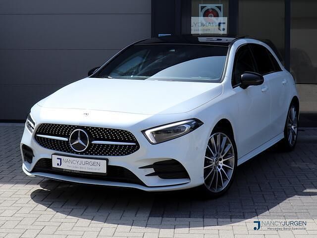 Wit Gebruikt 2022 Mercedes A250 Business Hatchback | € 33.850 (Eerlijke prijs) - Afbeelding 1/4
