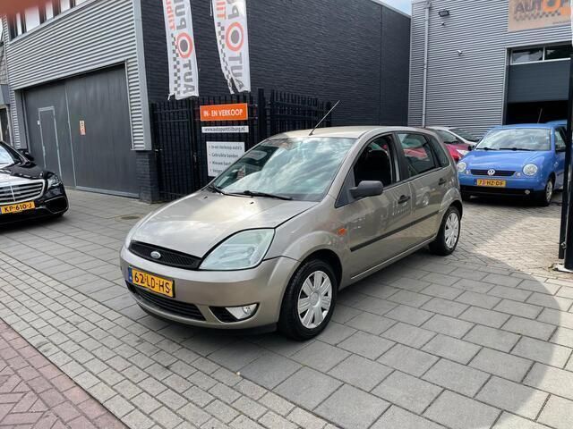 Occasion Ford Fiesta Trend 80 PK (58 kW) 2002 Grijs Hatchback