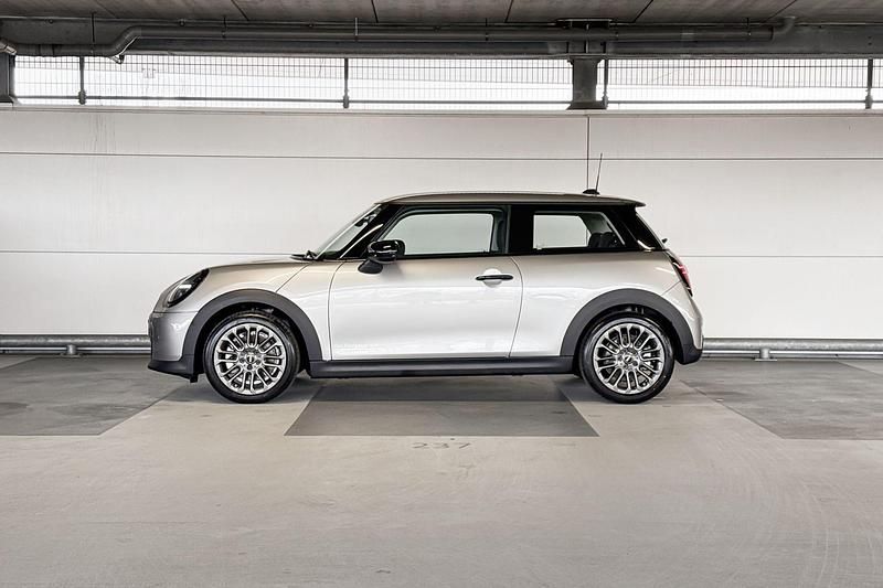Occasion Mini Cooper Essential 156 PK (114 kW) 2025 Melting silver Hatchback