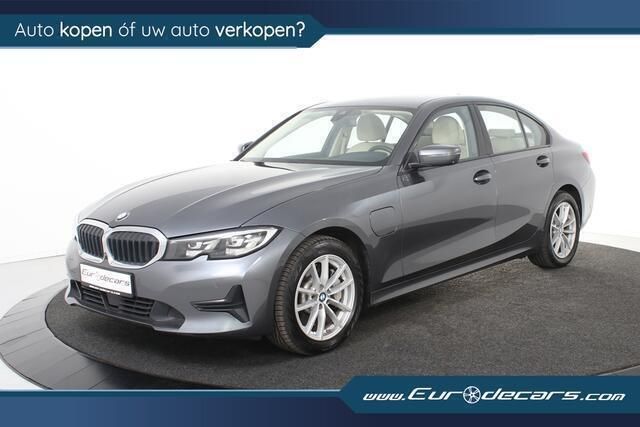 Grijs Gebruikt 2019 BMW 330 Sedan | € 27.800 (Eerlijke prijs) - Afbeelding 1/4