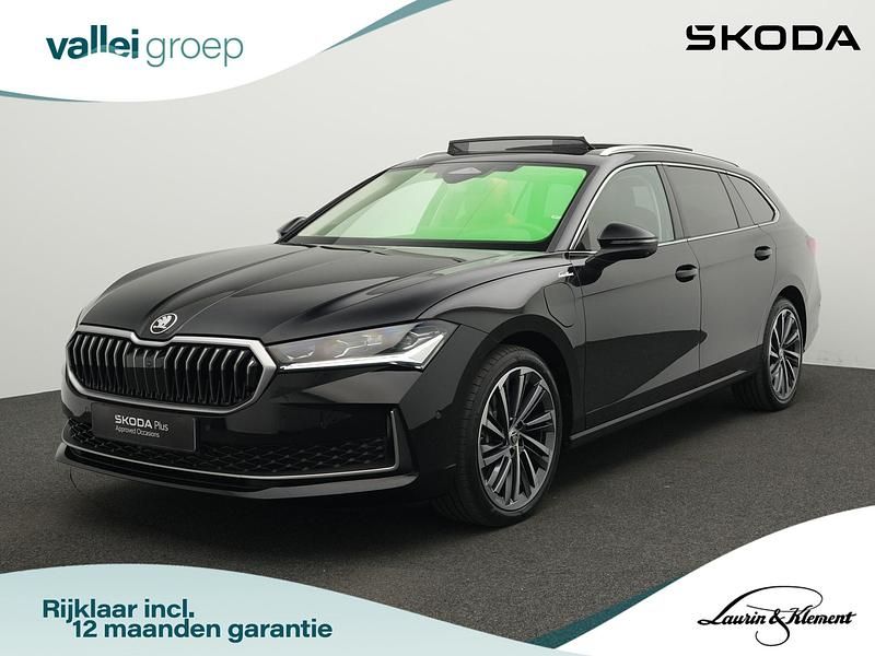 Zwart Gebruikt 2024 Skoda Superb LAURIN & KLEMENT Stationwagen | € 49.800 - Afbeelding 1/4