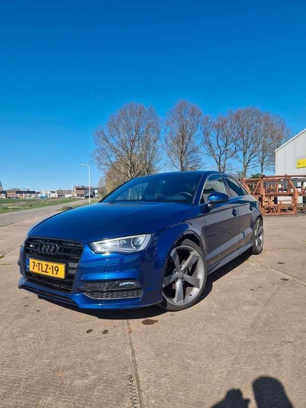 Blauw Gebruikt 2014 Audi A3 Sedan | € 15.000 (Duur) - Afbeelding 1/4