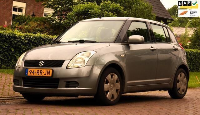 Grijs Gebruikt 2005 Suzuki Swift GLS Hatchback | € 2.150 (Duur) - Afbeelding 1/4
