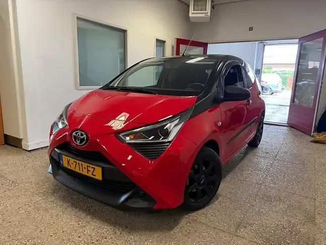 Rood Gebruikt 2020 Toyota Aygo Hatchback | € 11.500 (Eerlijke prijs) - Afbeelding 1/4