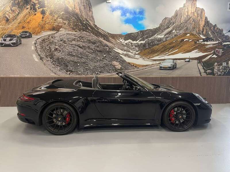 Zwart, andere lak Gebruikt 2017 Porsche 911 Carrera GTS Cabriolet | € 119.950 (Super prijs) - Afbeelding 1/4
