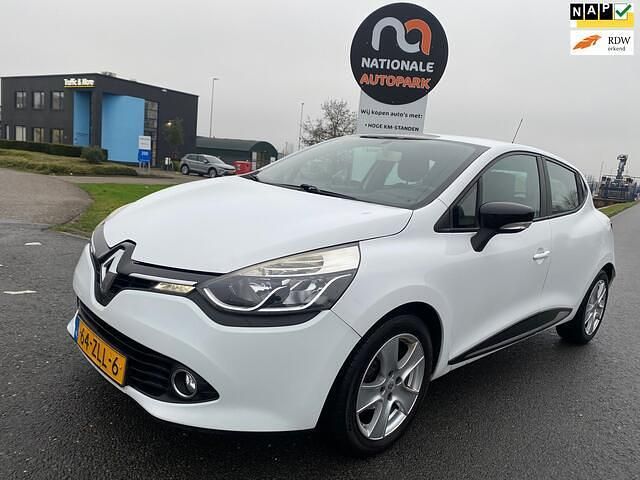 Wit Gebruikt 2013 Renault Clio IV Expression Hatchback | € 3.250 (Eerlijke prijs) - Afbeelding 1/4