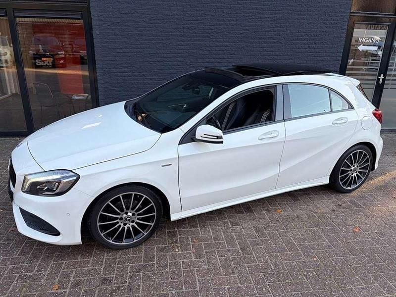 Wit Gebruikt 2018 Mercedes A180 AMG Stationwagen | € 16.999 (Eerlijke prijs) - Afbeelding 1/4