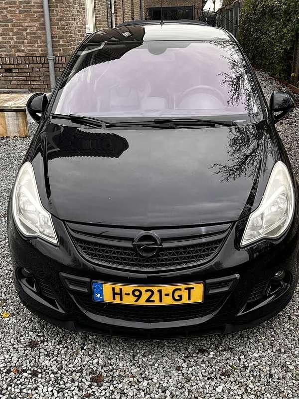 Zwart Occasion 2011 Opel Corsa OPC MPV | € 8.500 (Eerlijke prijs) - Afbeelding 1/4