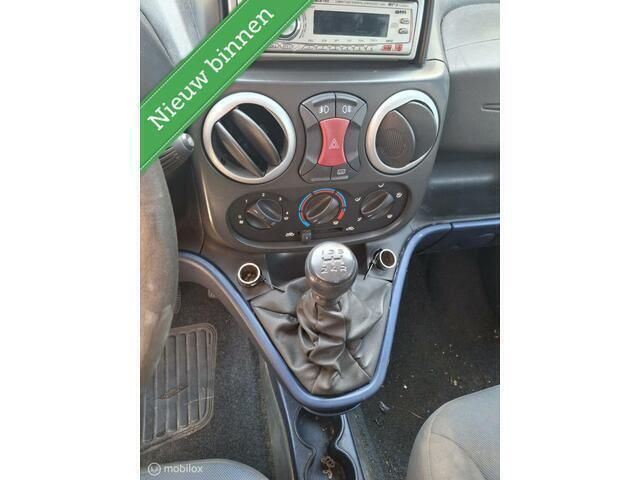 Occasion Fiat Doblò 77 PK (56 kW) 2007 Grijs MPV