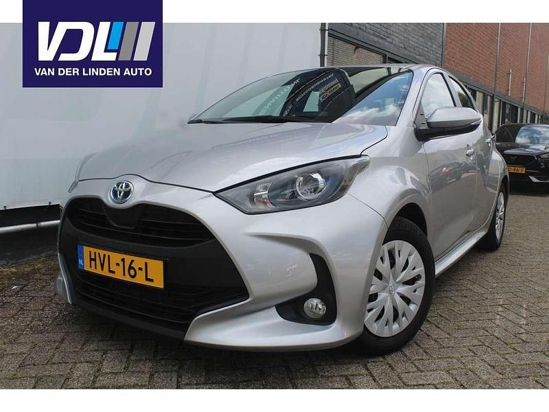 Grijs Occasion 2023 Toyota Yaris Hybrid Comfort Hatchback | € 18.950 (Goede deal) - Afbeelding 1/4
