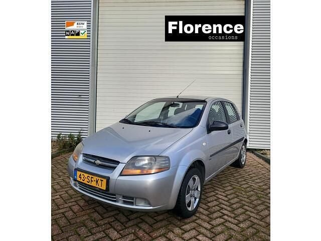 Grijs Gebruikt 2005 Chevrolet Kalos Hatchback | € 1.395 (Eerlijke prijs) - Afbeelding 1/4