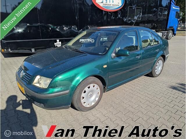 Groen Gebruikt 1999 VW Bora Sedan | € 1.750 - Afbeelding 1/4