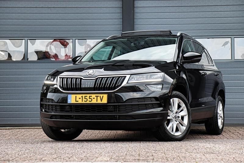 Zwart Gebruikt 2021 Skoda Karoq SUV | € 23.950 (Goede deal) - Afbeelding 1/4