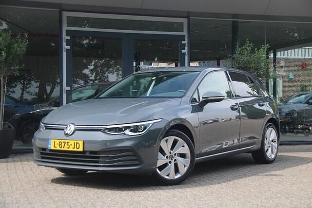 Grijs Gebruikt 2021 VW Golf VIII Business Hatchback | € 21.990 (Eerlijke prijs) - Afbeelding 1/4