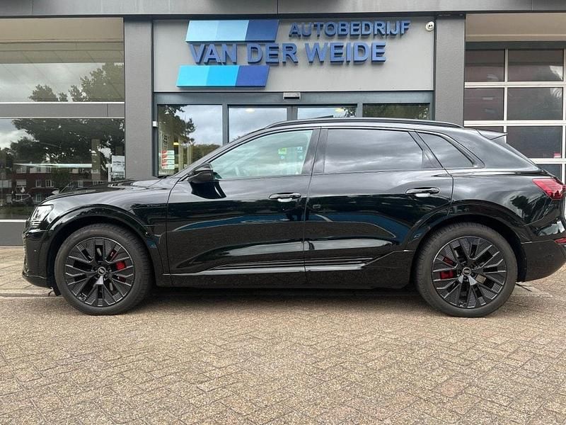 Zwart Gebruikt 2023 Audi Q8 SUV | € 63.950 - Afbeelding 1/4