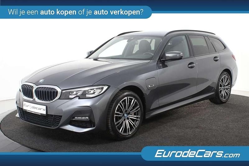 Grijs Gebruikt 2022 BMW 330e M Sport Stationwagen | € 31.850 (Super prijs) - Afbeelding 1/4