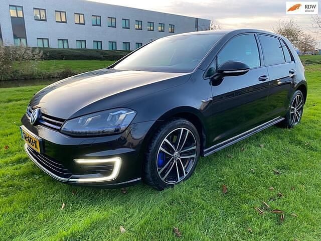 Zwart Gebruikt 2015 VW Golf VII GTE Hatchback | € 7.950 (Goede deal) - Afbeelding 1/4