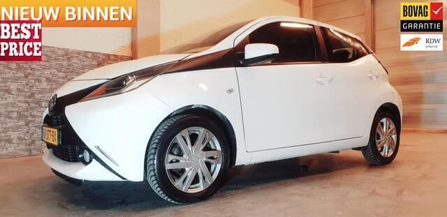 Wit Gebruikt 2014 Toyota Aygo Hatchback | € 5.499 (Goede deal) - Afbeelding 1/4