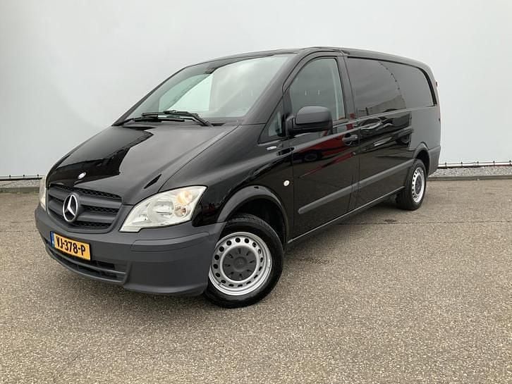 Zwart (metallic) Gebruikt 2014 Mercedes Vito Sedan | € 5.950 (Goede deal) - Afbeelding 1/4