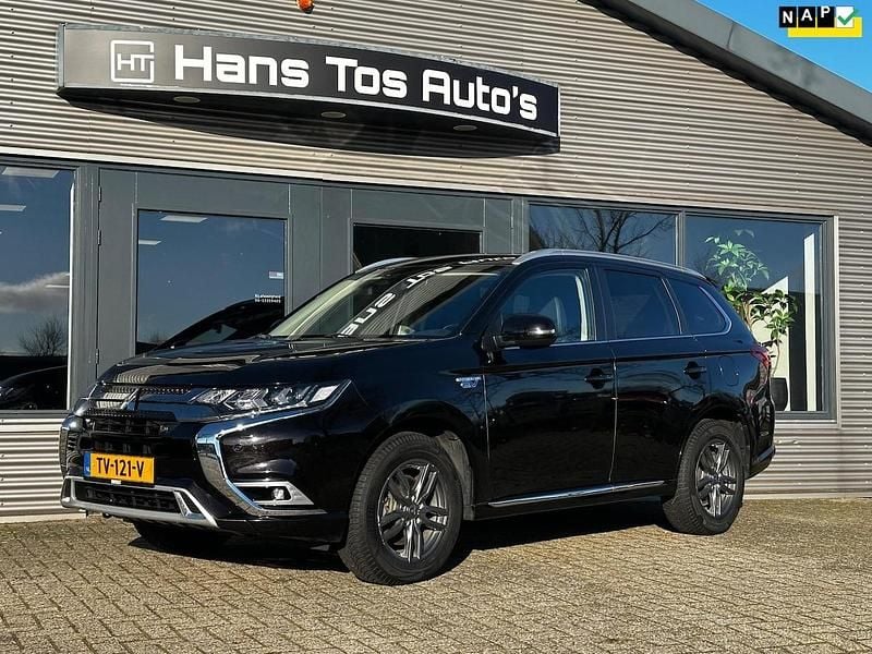 Zwart (metallic) Occasion 2018 Mitsubishi Outlander P-HEV Intense+ SUV | € 18.900 (Eerlijke prijs) - Afbeelding 1/4