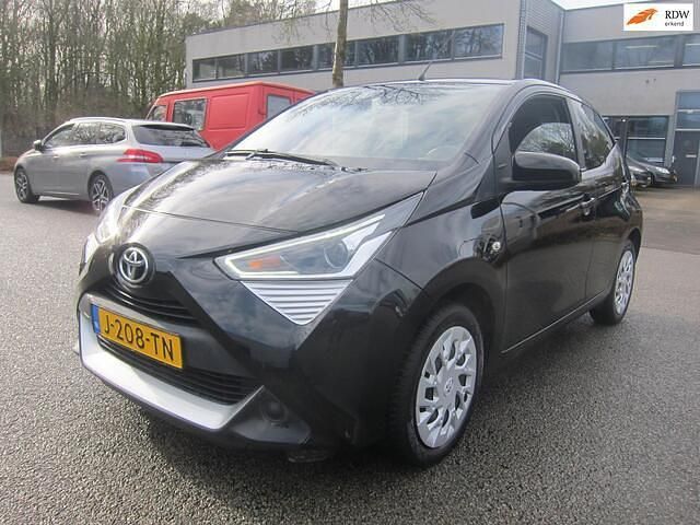 Occasion Toyota Aygo X-play 72 PK (52 kW) 2020 Zwart (metallic) Hatchback