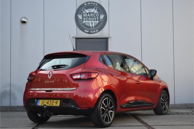 Rood Gebruikt 2016 Renault Clio IV Expression Hatchback | € 8.950 (Eerlijke prijs) - Afbeelding 1/4