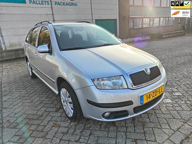 Grijs Gebruikt 2008 Skoda Fabia Stationwagen | € 2.250 (Eerlijke prijs) - Afbeelding 1/4