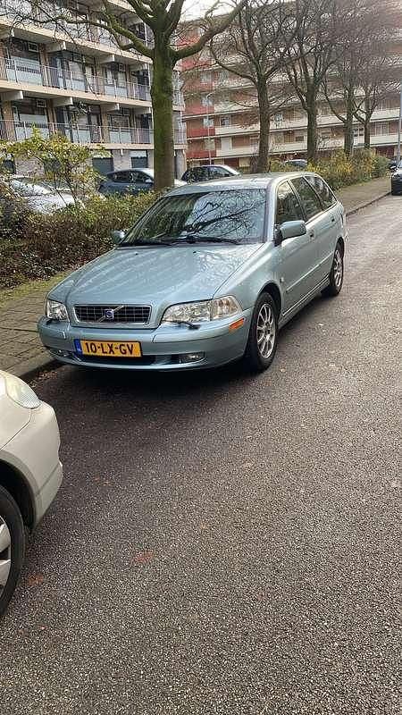 Blauw Gebruikt 2003 Volvo V40 Stationwagen | € 800 (Eerlijke prijs) - Afbeelding 1/3