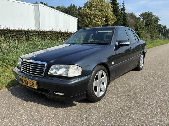 Zwart Gebruikt 1997 Mercedes C180 Classic Sedan | € 6.499 - Afbeelding 1/4