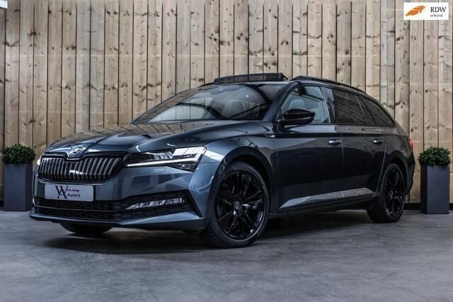 Grijs Gebruikt 2020 Skoda Superb SportLine Stationwagen | € 24.950 (Eerlijke prijs) - Afbeelding 1/4