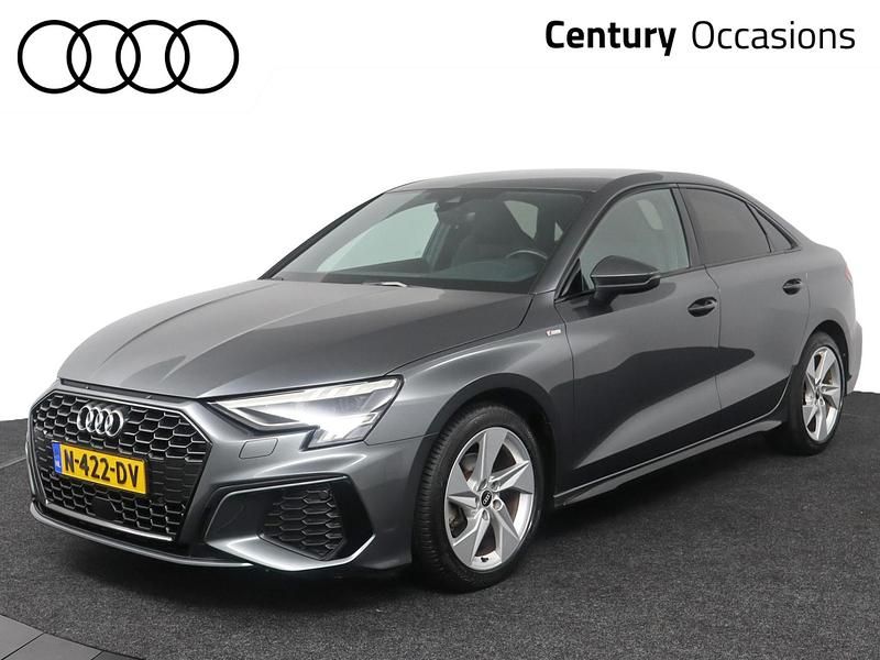 Grijs Gebruikt 2021 Audi A3 Basis Sedan | € 27.795 - Afbeelding 1/4