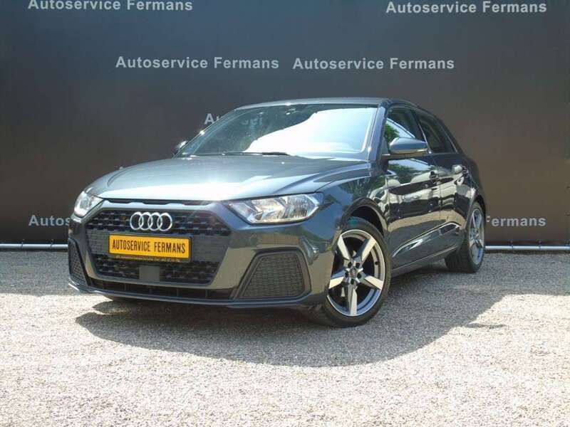 Grijs, metallic lak Gebruikt 2019 Audi A1 Sportback Hatchback | € 20.950 (Eerlijke prijs) - Afbeelding 1/4