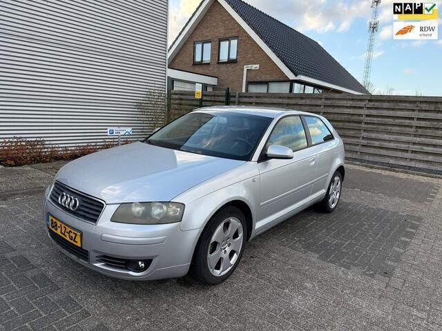Grijs Gebruikt 2003 Audi A3 Attraction Hatchback | € 2.250 (Eerlijke prijs) - Afbeelding 1/4