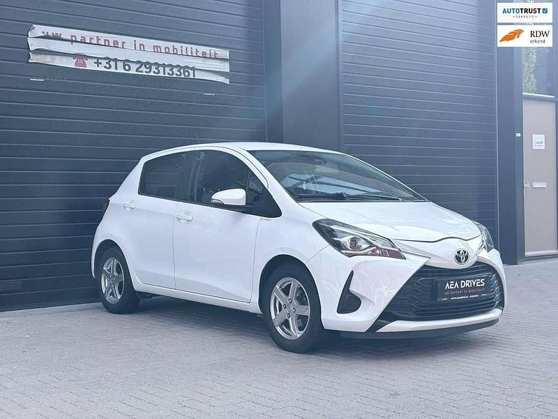 Wit Gebruikt 2020 Toyota Yaris Active Hatchback | € 13.449 (Goede deal) - Afbeelding 1/4