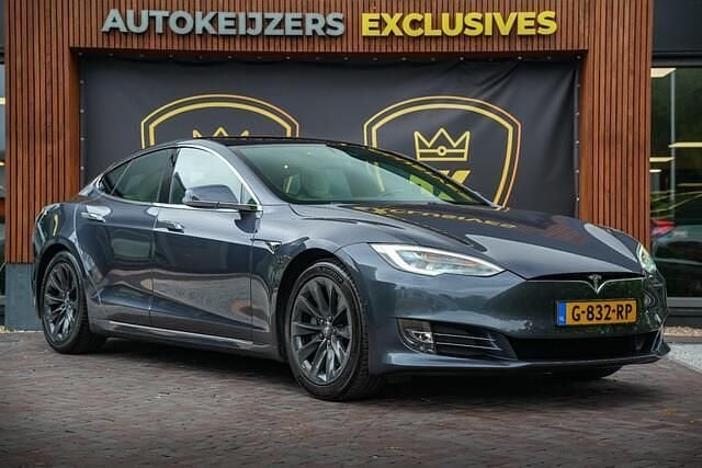Grijs Gebruikt 2019 Tesla Model S Sedan | € 36.900 (Eerlijke prijs) - Afbeelding 1/4