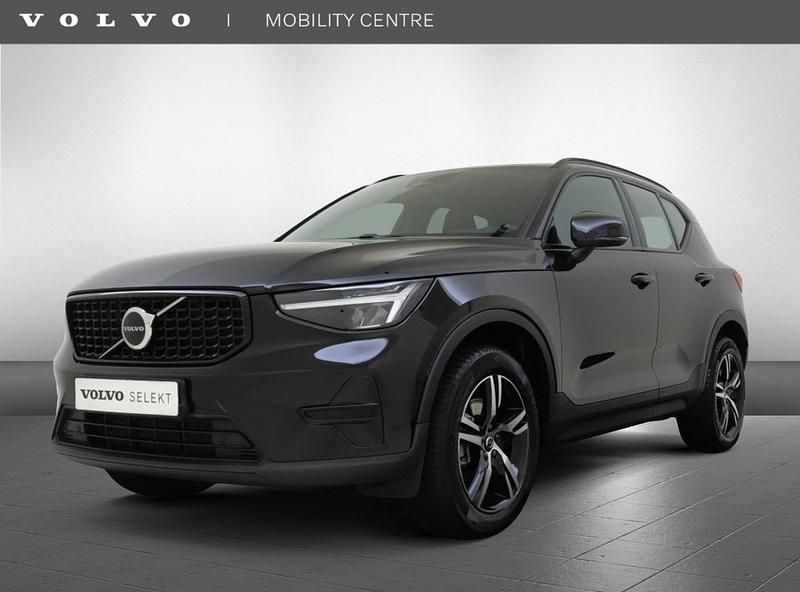 Zwart Gebruikt 2024 Volvo XC40 Plus SUV | € 42.950 (Eerlijke prijs) - Afbeelding 1/4