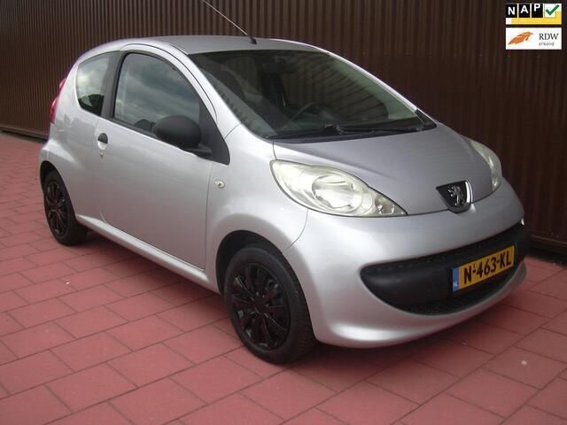 Grijs Gebruikt 2006 Peugeot 107 Hatchback | € 1.250 (Goede deal) - Afbeelding 1/4