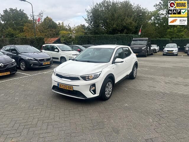 Wit Occasion 2021 Kia Stonic Comfort SUV | € 14.950 (Super prijs) - Afbeelding 1/4