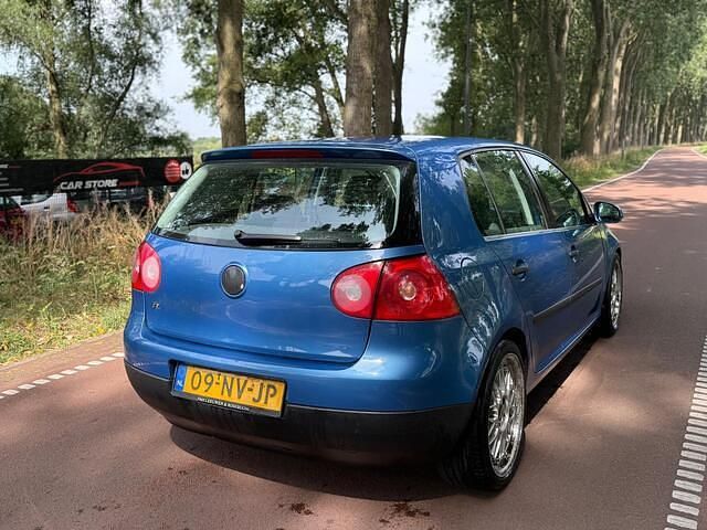 Occasion VW Golf IV Trendline 116 PK (85 kW) 2004 Blauw, metallic lak Hatchback