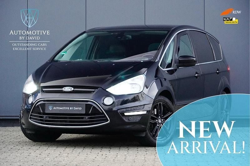 Zwart (metallic) Occasion 2011 Ford S-MAX Titanium MPV | € 7.440 (Goede deal) - Afbeelding 1/4